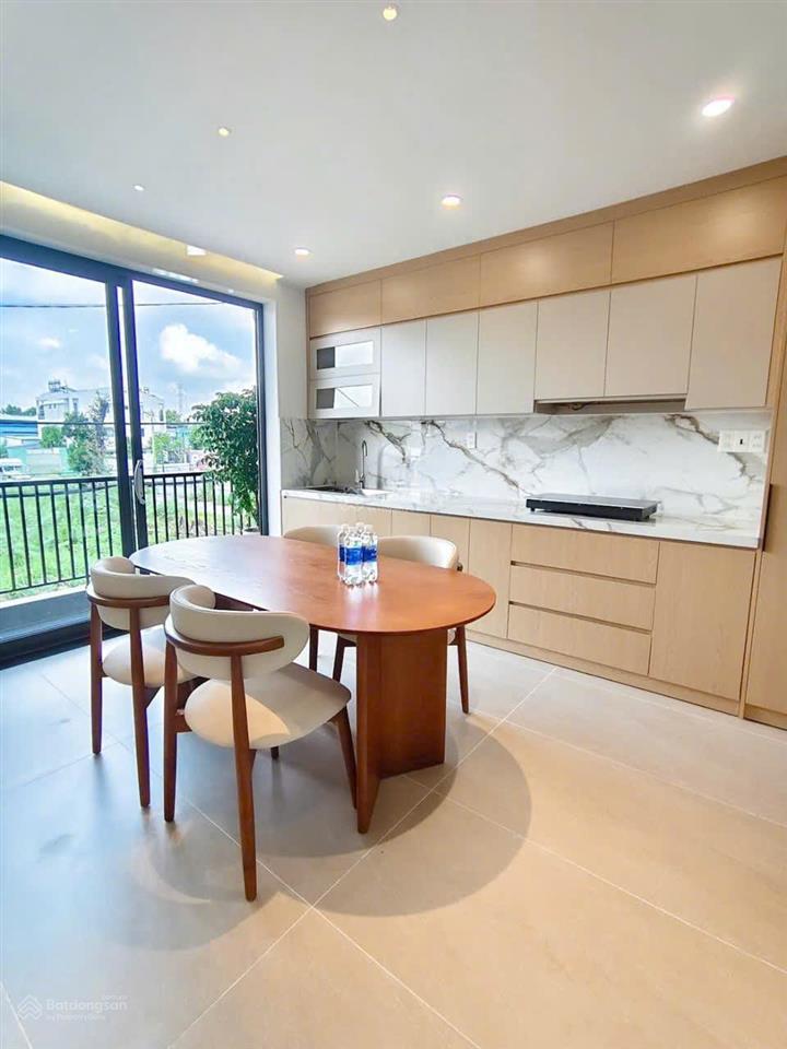 Bán nhà riêng, sổ hồng hoàn công, trang bị nội thất hiện đại, đầy đủ.