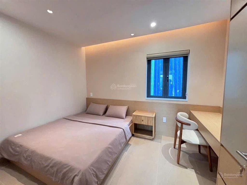 Bán nhà riêng, sổ hồng hoàn công, trang bị nội thất hiện đại, đầy đủ.