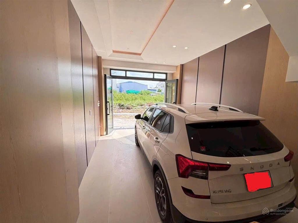 Bán nhà riêng, sổ hồng hoàn công, trang bị nội thất hiện đại, đầy đủ.