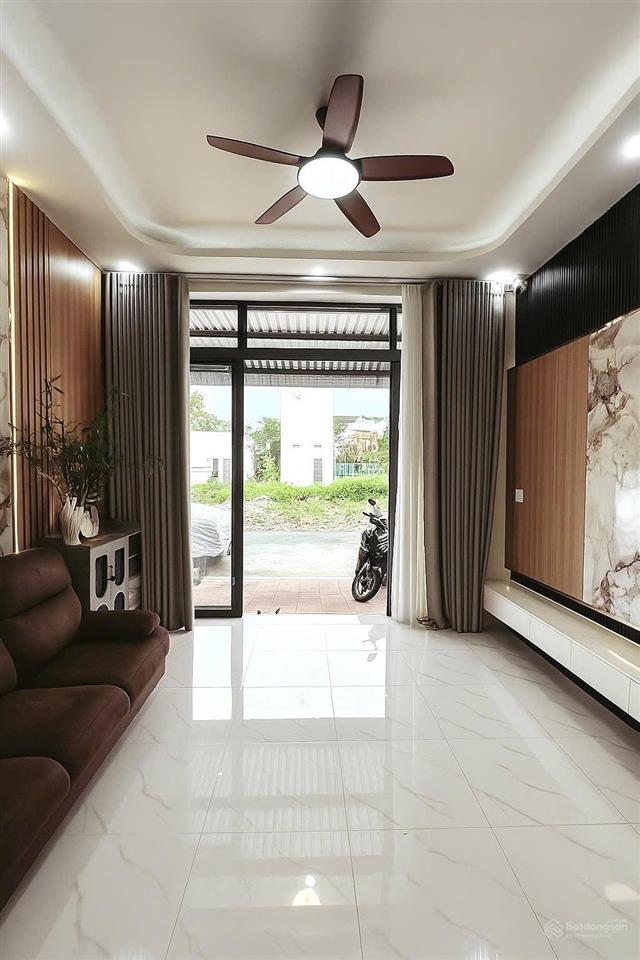 Bán nhà 1 trệt 1 lầu mới đẹp kdc phú an