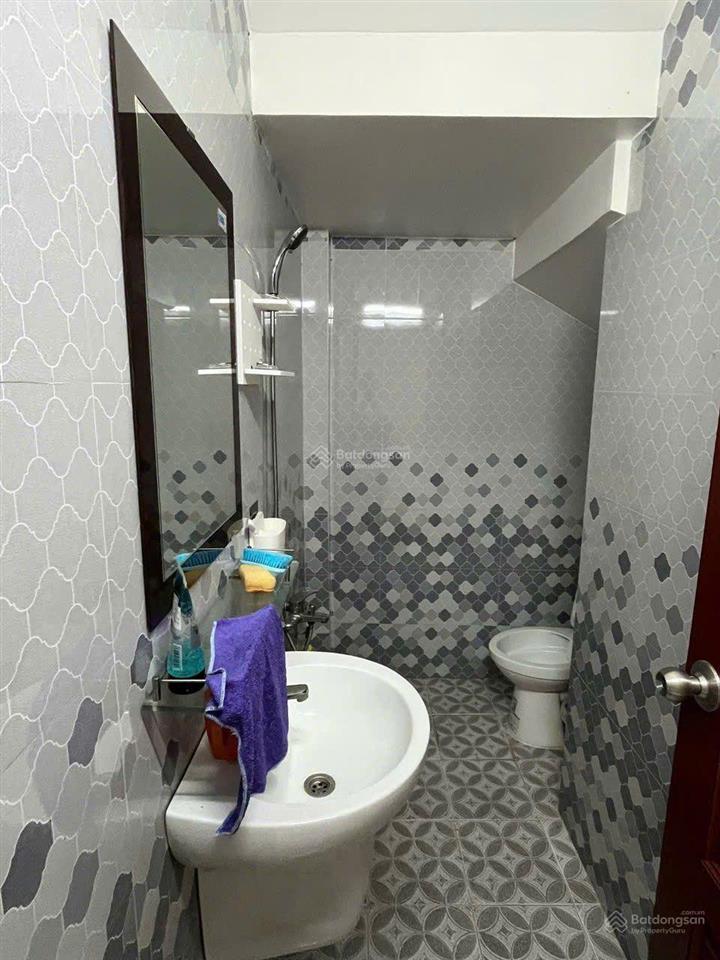Cho thuê nhà 1 trệt 2 lầu kdc hưng phú