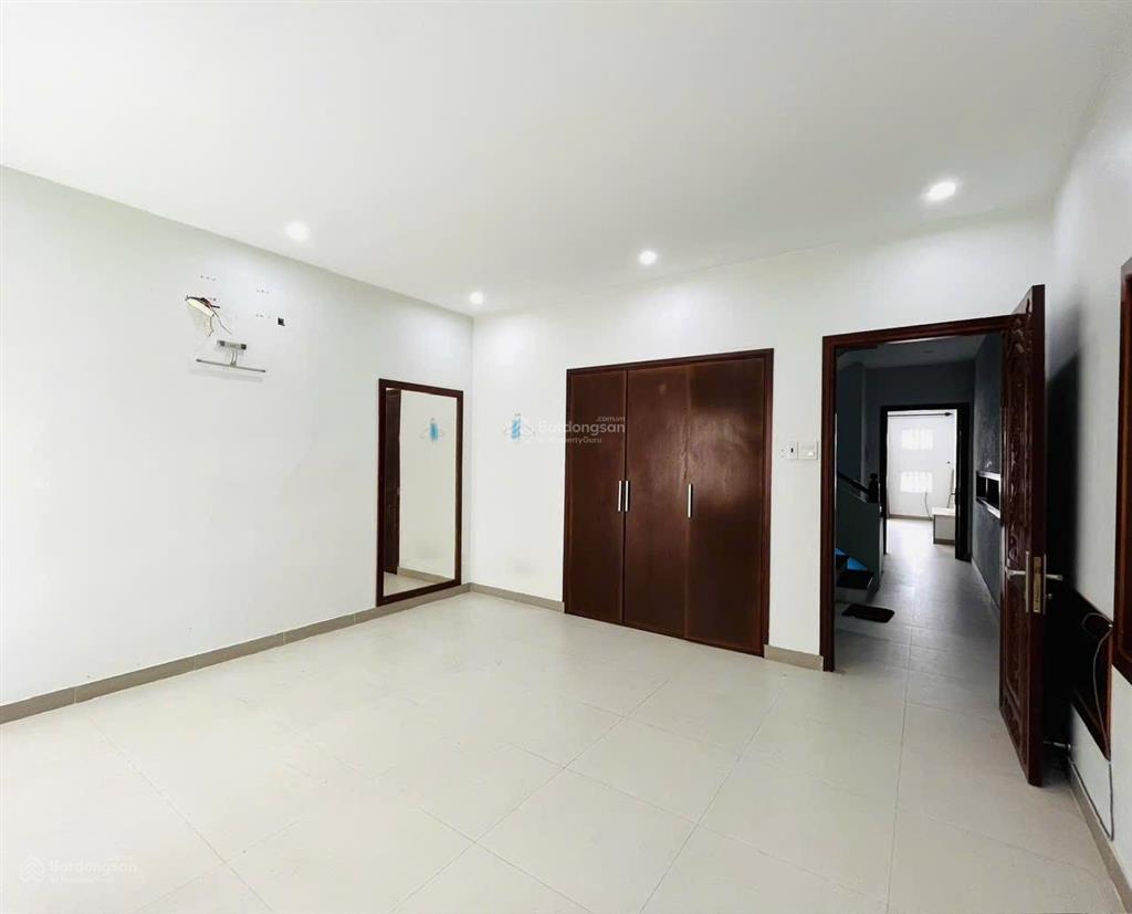 Cho thuê nhà 3 lầu kdc long thịnh có sân đậu ô tô