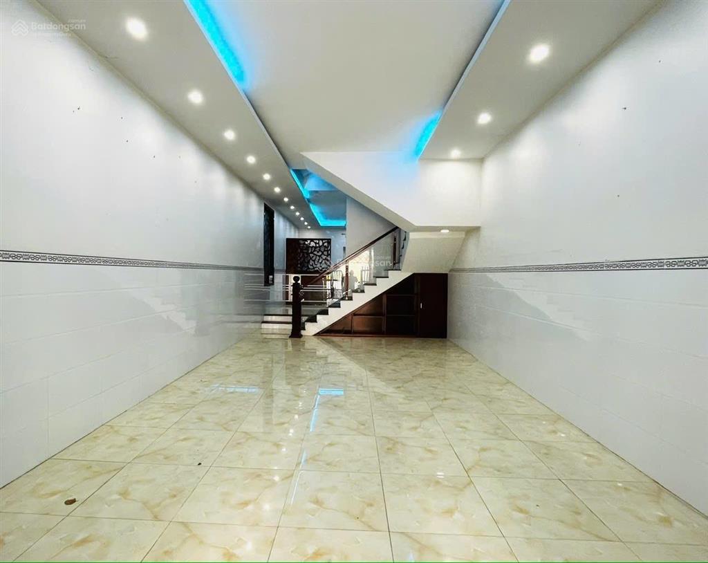 Cho thuê nhà 3 lầu kdc long thịnh có sân đậu ô tô