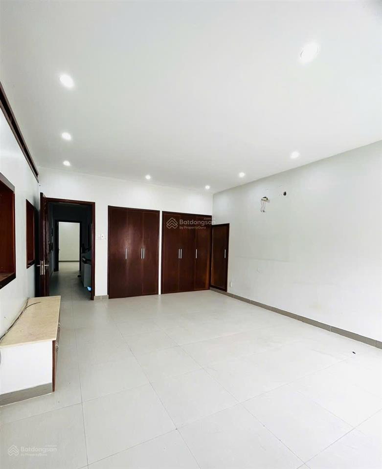 Cho thuê nhà 3 lầu kdc long thịnh có sân đậu ô tô