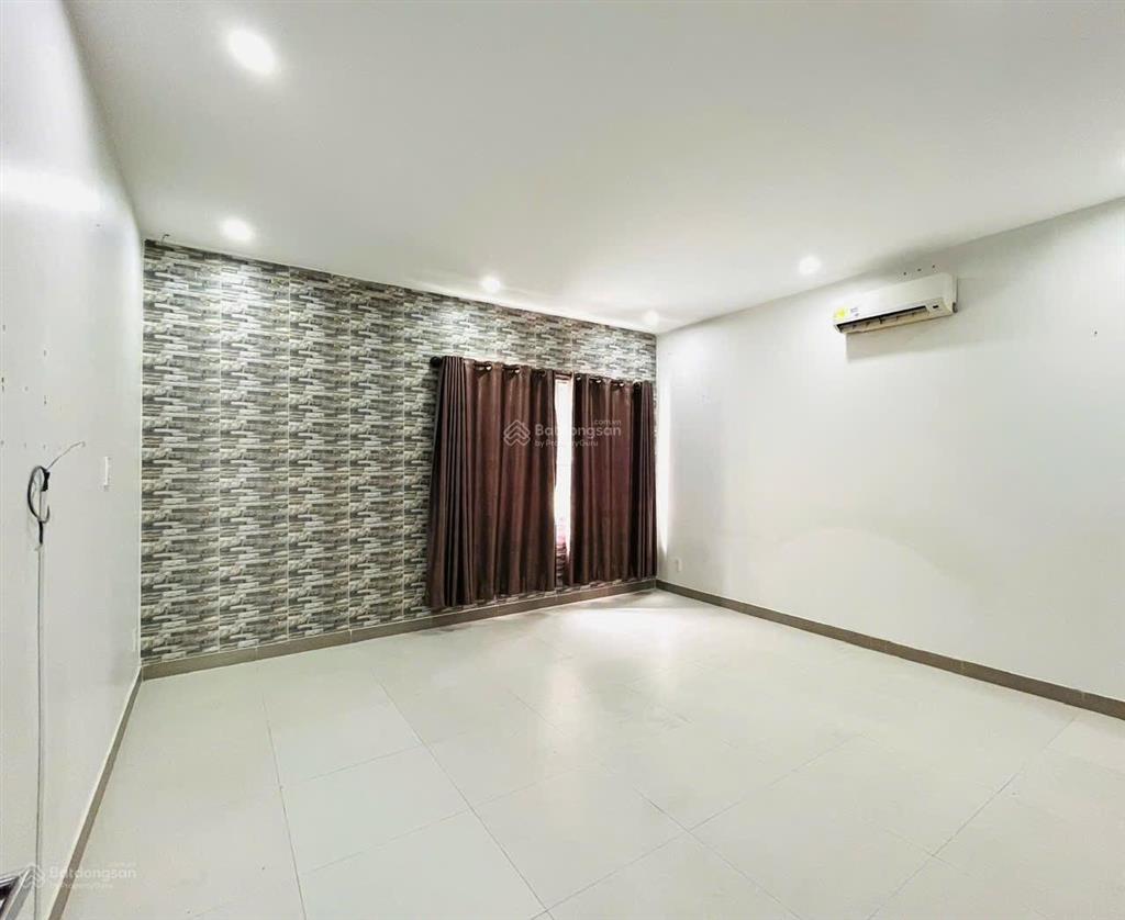 Cho thuê nhà 3 lầu kdc long thịnh có sân đậu ô tô