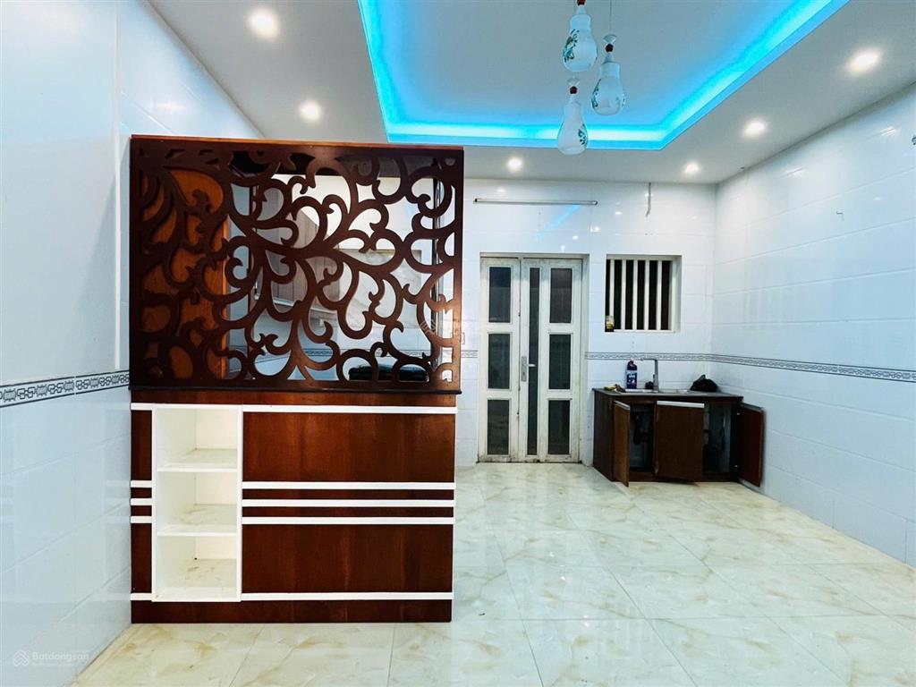 Cho thuê nhà 3 lầu kdc long thịnh có sân đậu ô tô