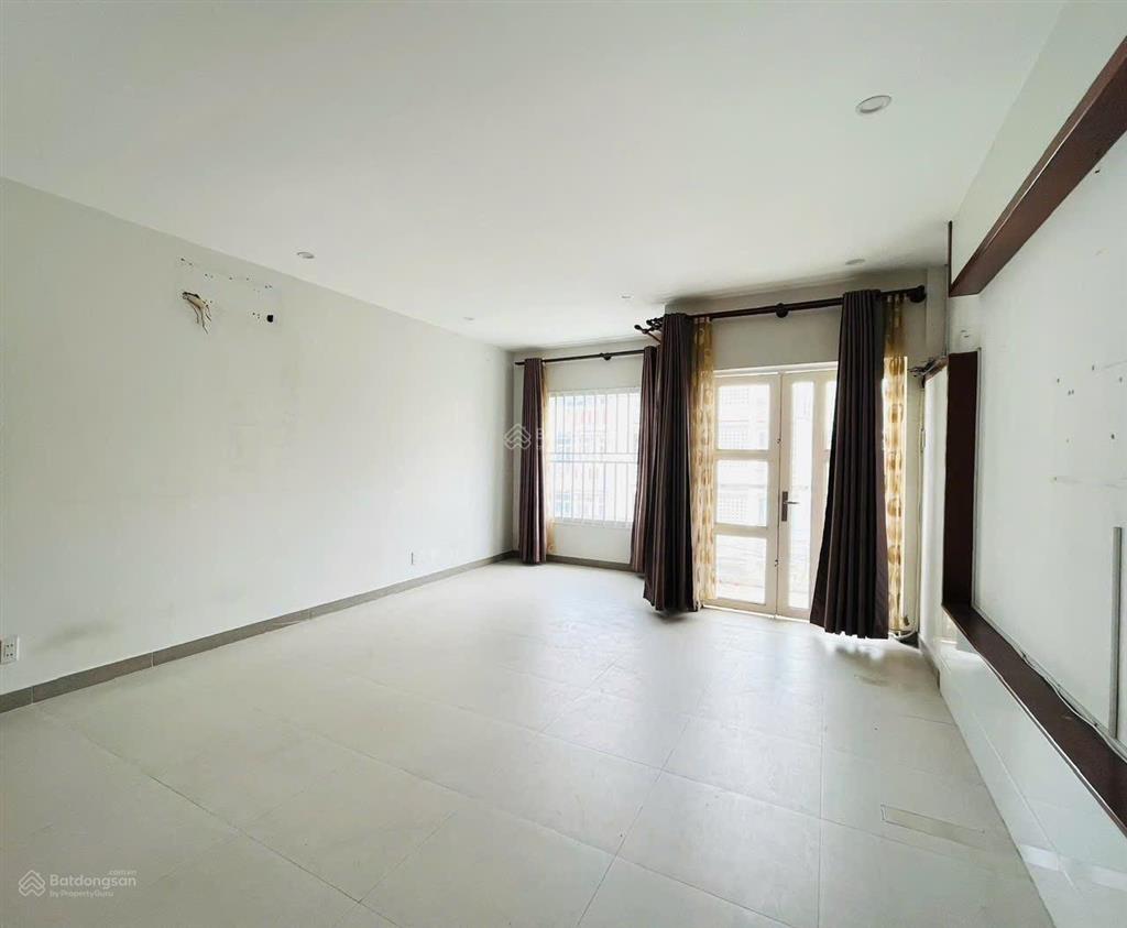 Cho thuê nhà 3 lầu kdc long thịnh có sân đậu ô tô