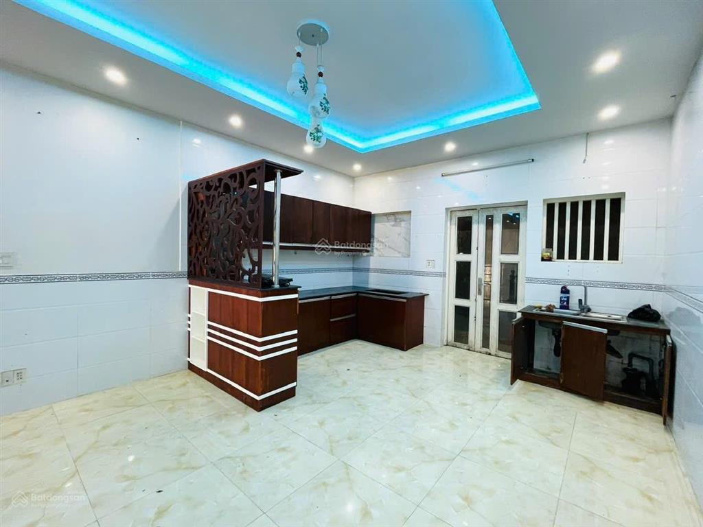 Cho thuê nhà 3 lầu kdc long thịnh có sân đậu ô tô