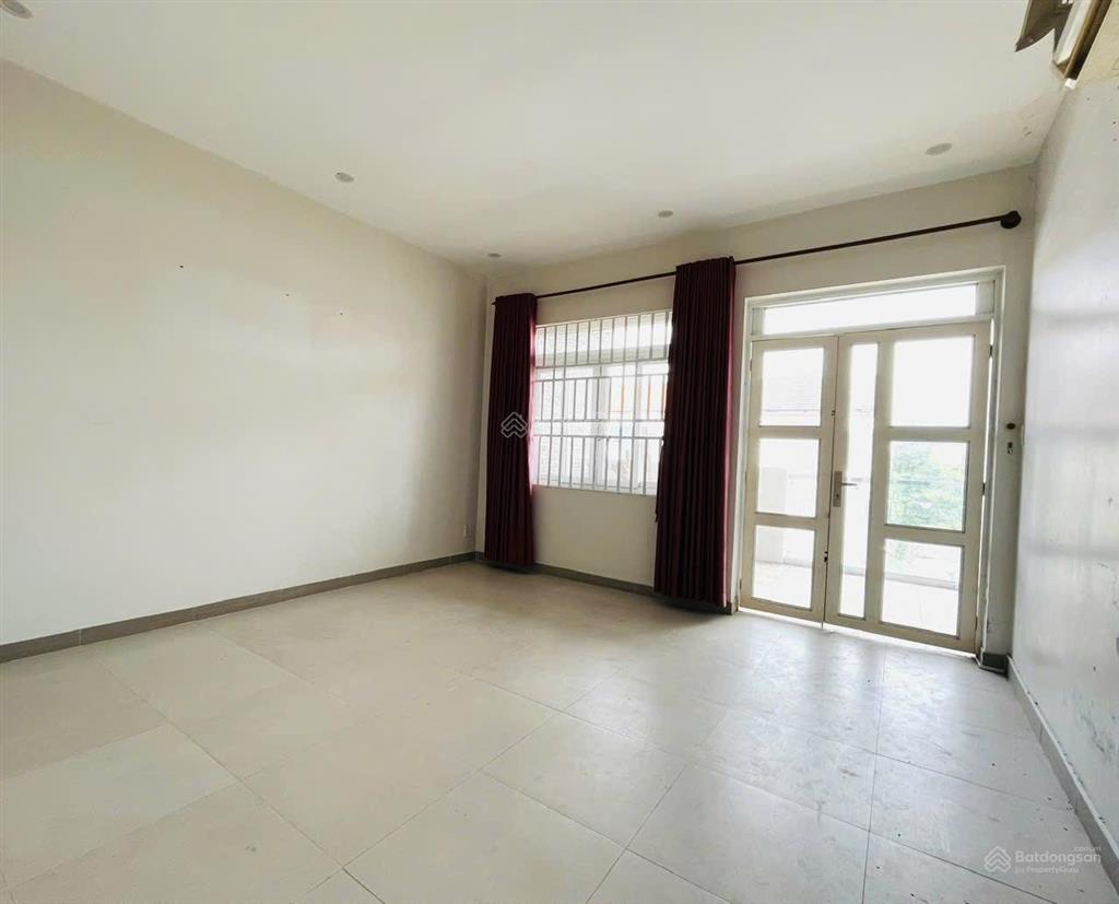 Cho thuê nhà 3 lầu kdc long thịnh có sân đậu ô tô