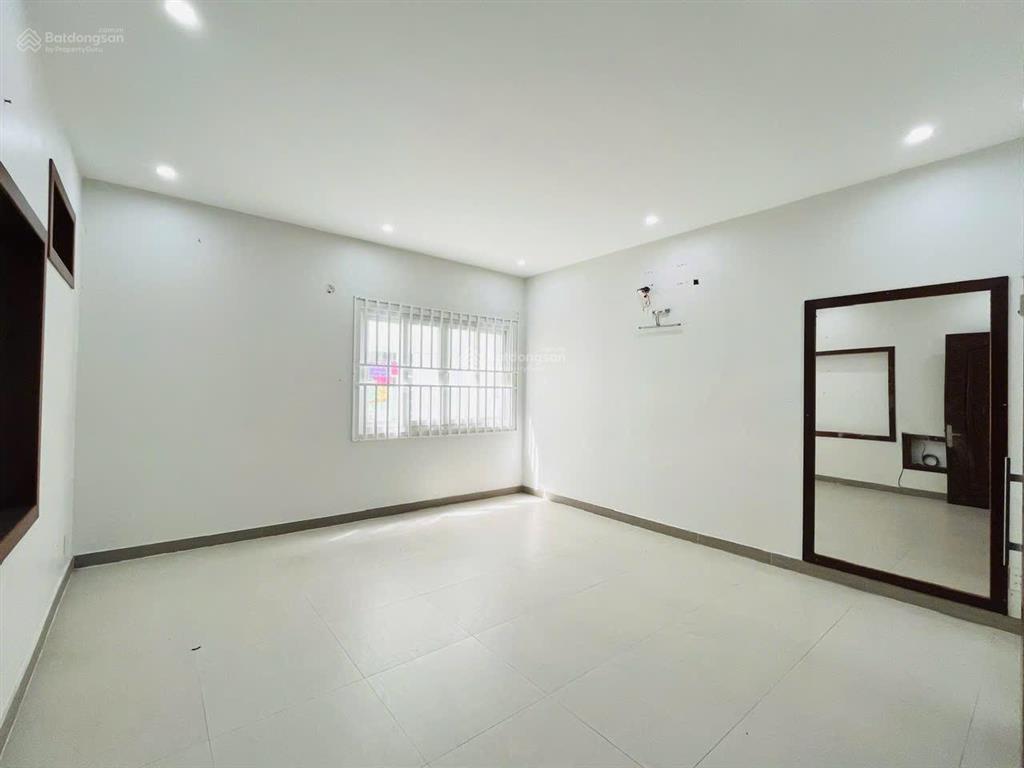 Cho thuê nhà 3 lầu kdc long thịnh có sân đậu ô tô