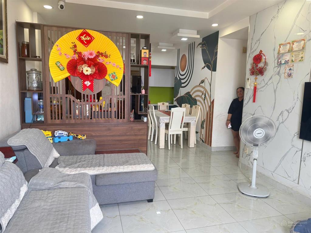 Nổi bật chủ gửi bán căn hộ 3 phòng ngủ lầu cao 121 m2 block a2 lầu cao view thoáng
