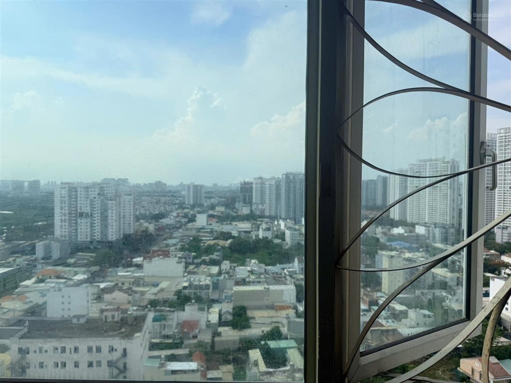 Chủ gửi bán căn hộ 3 phòng ngủ lầu cao 121 m2 block a2 lầu cao view thoáng