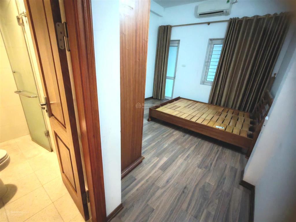Cho thuê nhà 3 tầng 64m2 tại bồ đề, long biên 30m ra phố hồng tiến, full nội thất