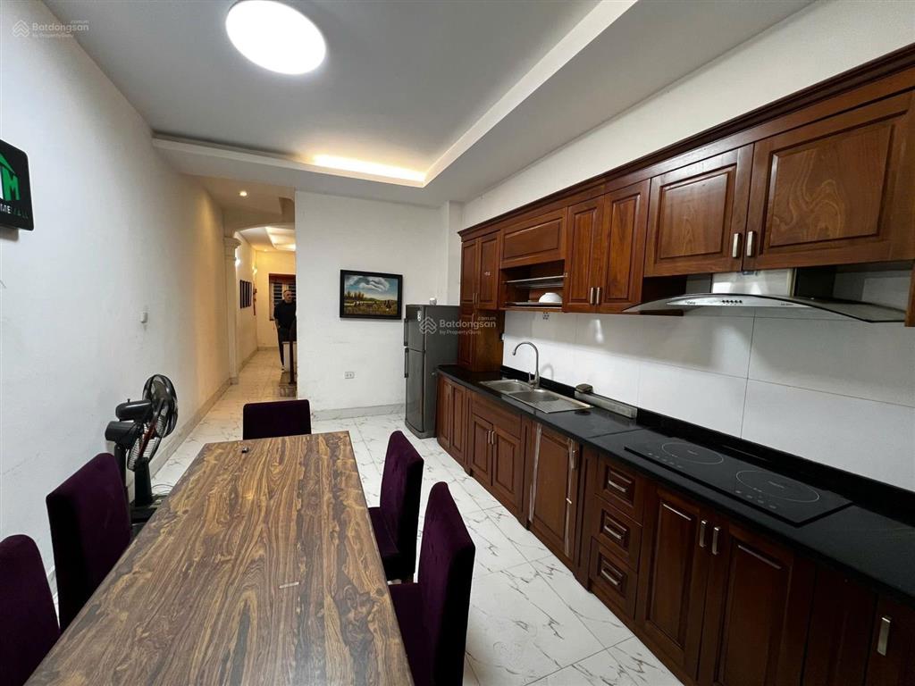 Cho thuê nhà 3 tầng 64m2 tại bồ đề, long biên 30m ra phố hồng tiến, full nội thất
