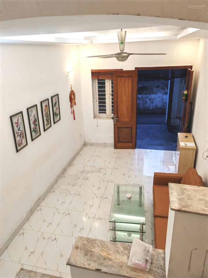 Cho thuê nhà 3 tầng 64m2 tại bồ đề, long biên 30m ra phố hồng tiến, full nội thất