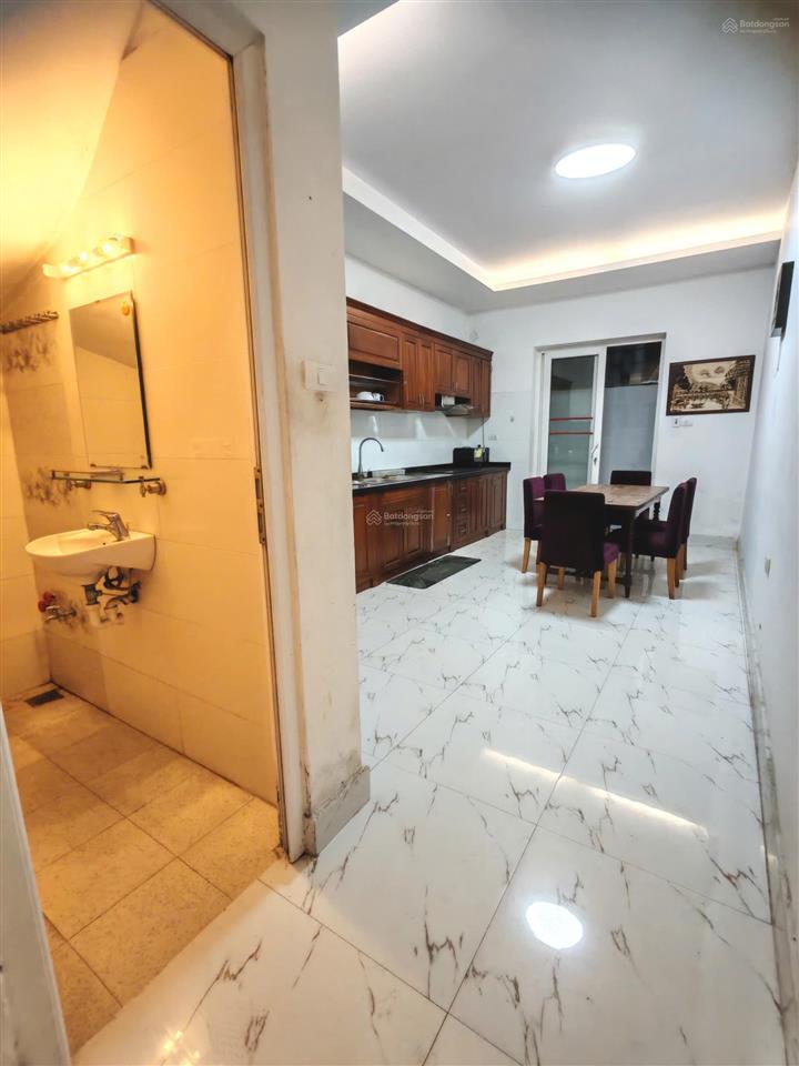 Cho thuê nhà 3 tầng 64m2 tại bồ đề, long biên 30m ra phố hồng tiến, full nội thất
