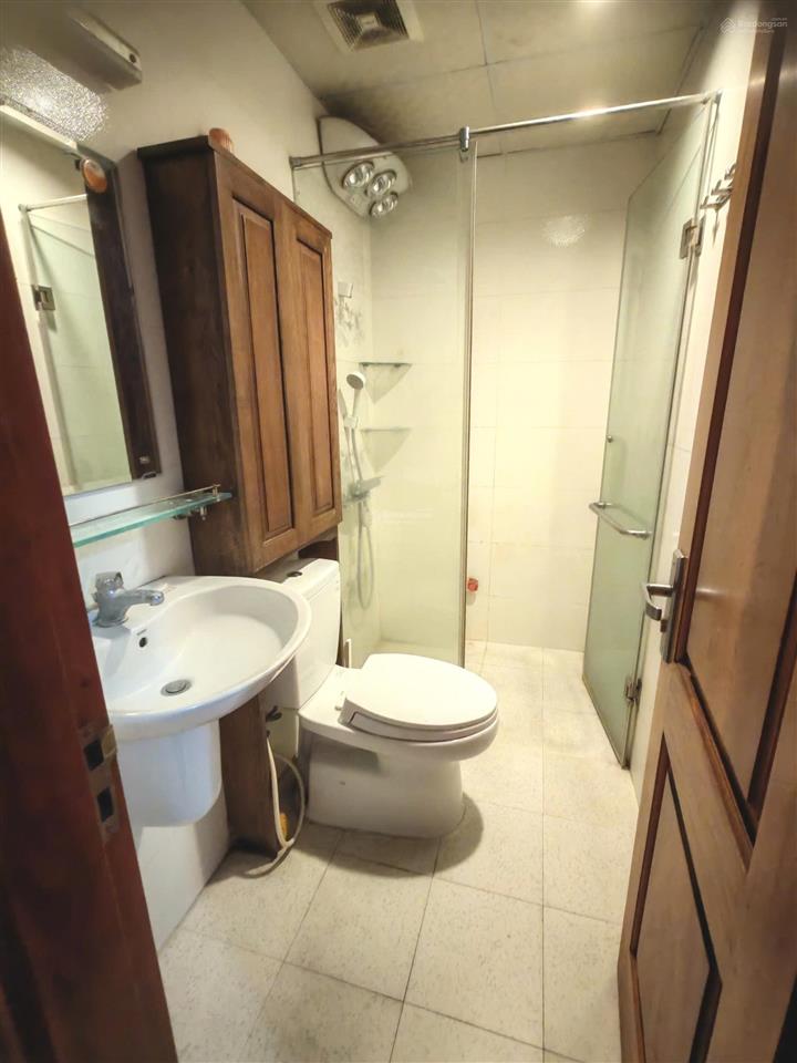 Cho thuê nhà 3 tầng 64m2 tại bồ đề, long biên 30m ra phố hồng tiến, full nội thất