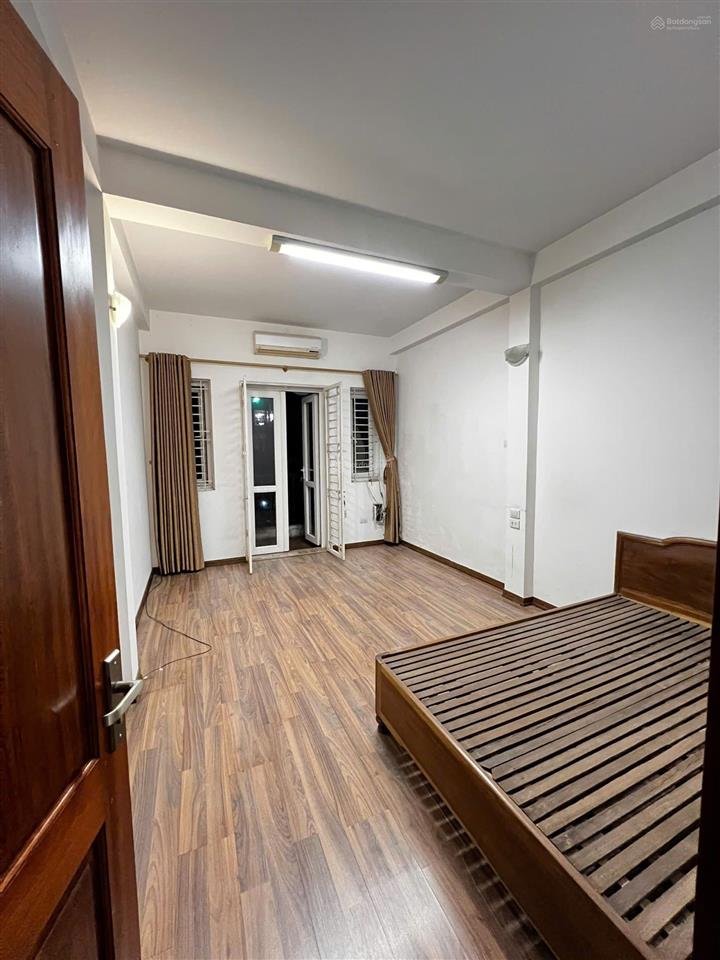 Cho thuê nhà 3 tầng 64m2 tại bồ đề, long biên 30m ra phố hồng tiến, full nội thất