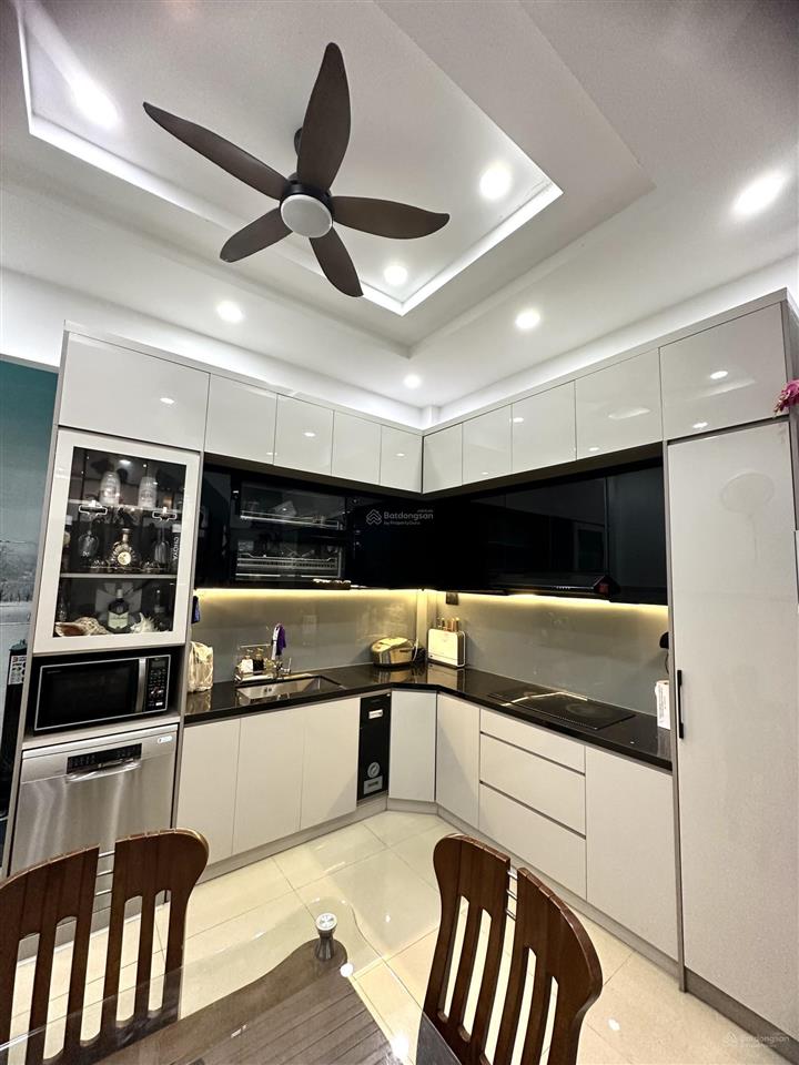 Chính chủ cho thuê nhà nguyên căn hẻm xe hơi sát vạn phúc city, hiệp bình phước, ql13