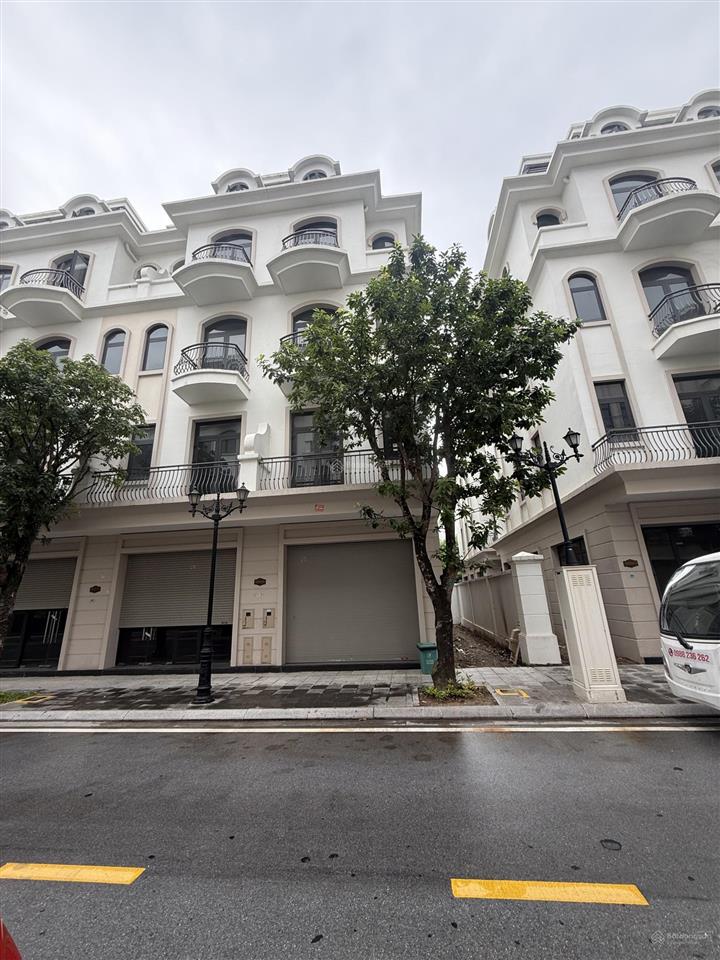 Bán gấp sao biển xẻ khe 91m2  giá 10,5 tỷ. chỉ 115tr/m2 vị trí cực đẹp gần vincom