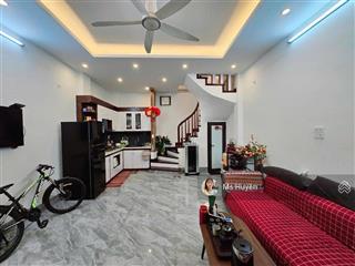 Bán nhà đường cầu giấy 35m x 5t x mt4.8m, gần ô tô, ngõ thông thoáng, nhà đẹp. sđcc. 10 tỷ