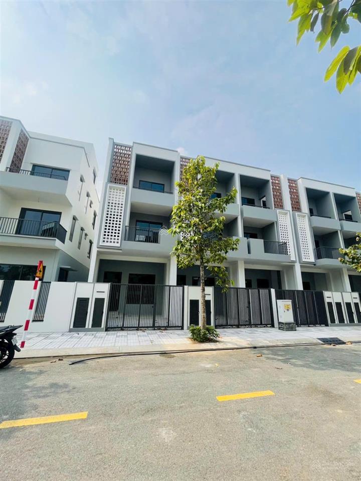 Bán lỗ căn nhà phố the meadow bình chánh.vị trí bìa đẹp giá rẻ hơn hợp đồng và thị trường đang bán