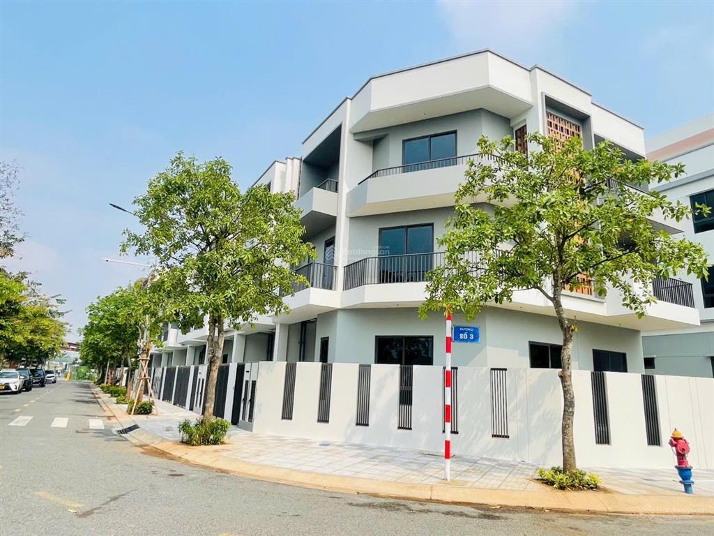 Bán lỗ căn nhà phố the meadow bình chánh.vị trí bìa đẹp giá rẻ hơn hợp đồng và thị trường đang bán