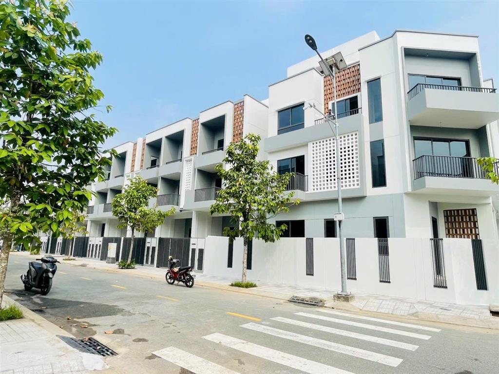 Bán lỗ căn nhà phố the meadow bình chánh.vị trí bìa đẹp giá rẻ hơn hợp đồng và thị trường đang bán