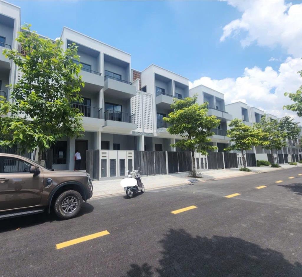 Cho thuê nhà phố 85m2 the meadow bình chánh 3 tầng có tum sân thượng, nội thất đẹp nhà mới an ninh
