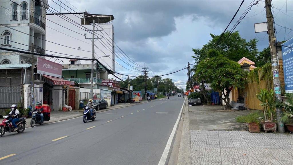 Bán nhà mặt phố đường hoàng hữu nam rộng 30 mét gần ngã 4 lê văn việt q9 (156,9m2) 17.5 tỷ