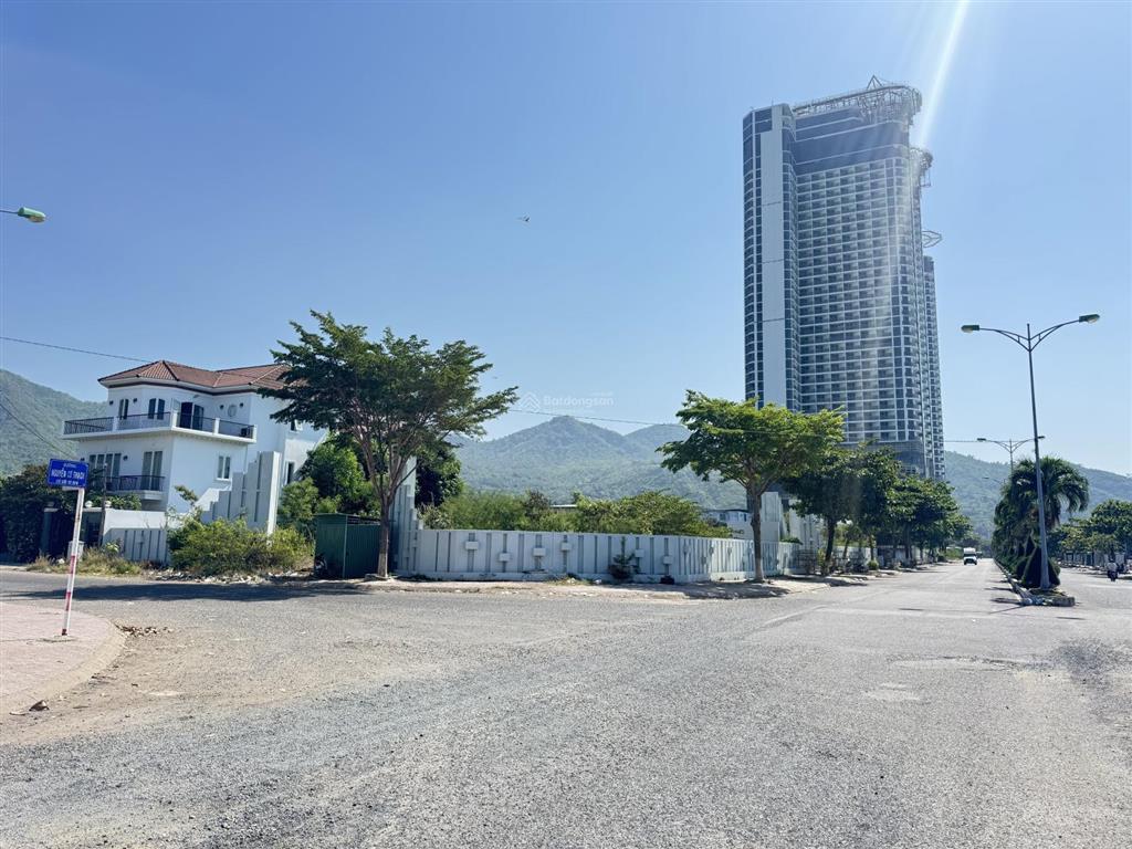 Bán lô góc 2 mặt tiền nguyễn cơ thạch khu đô thị lấn biển vĩnh hoà  bắc nha trang