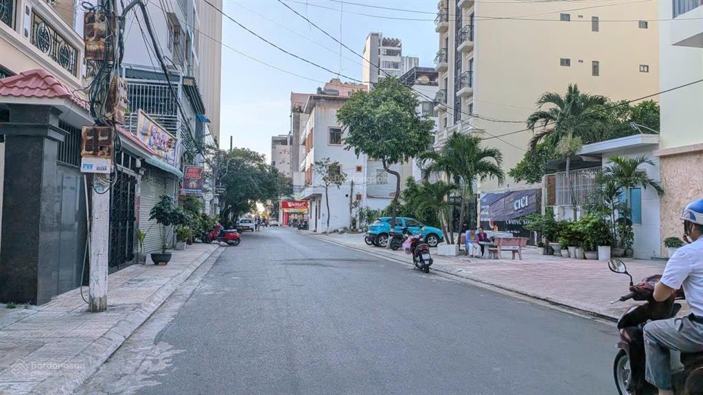 Bán nhà mặt tiền đường phạm ngọc thạch, sát biển, bắc nha trang, có dòng tiền 11 triệu/tháng