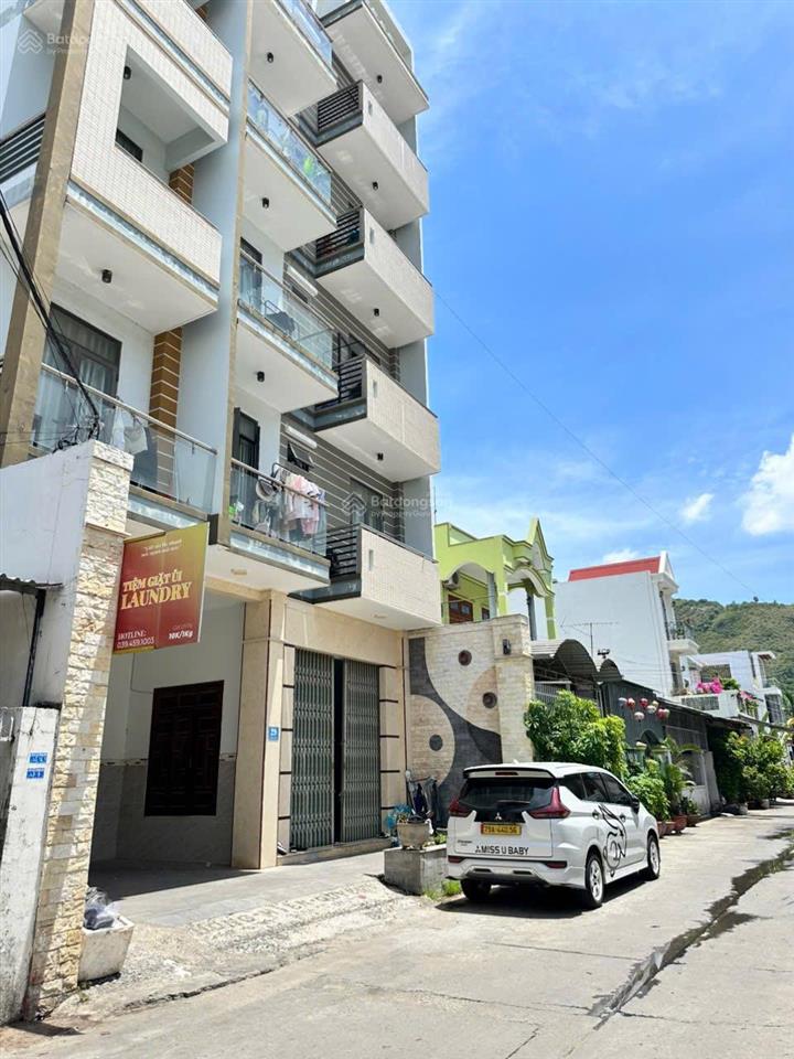 Bán đất tặng nhà cấp bốn, mt đường dương hiến quyền  bắc nha trang  giá 115 triệu/m2