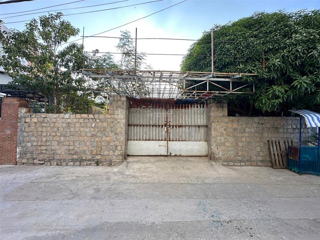 Đất mặt tiền ngang 12.8m sau phạm văn đồng cách biển chỉ 70m  vĩnh hòa  bắc nha trang.