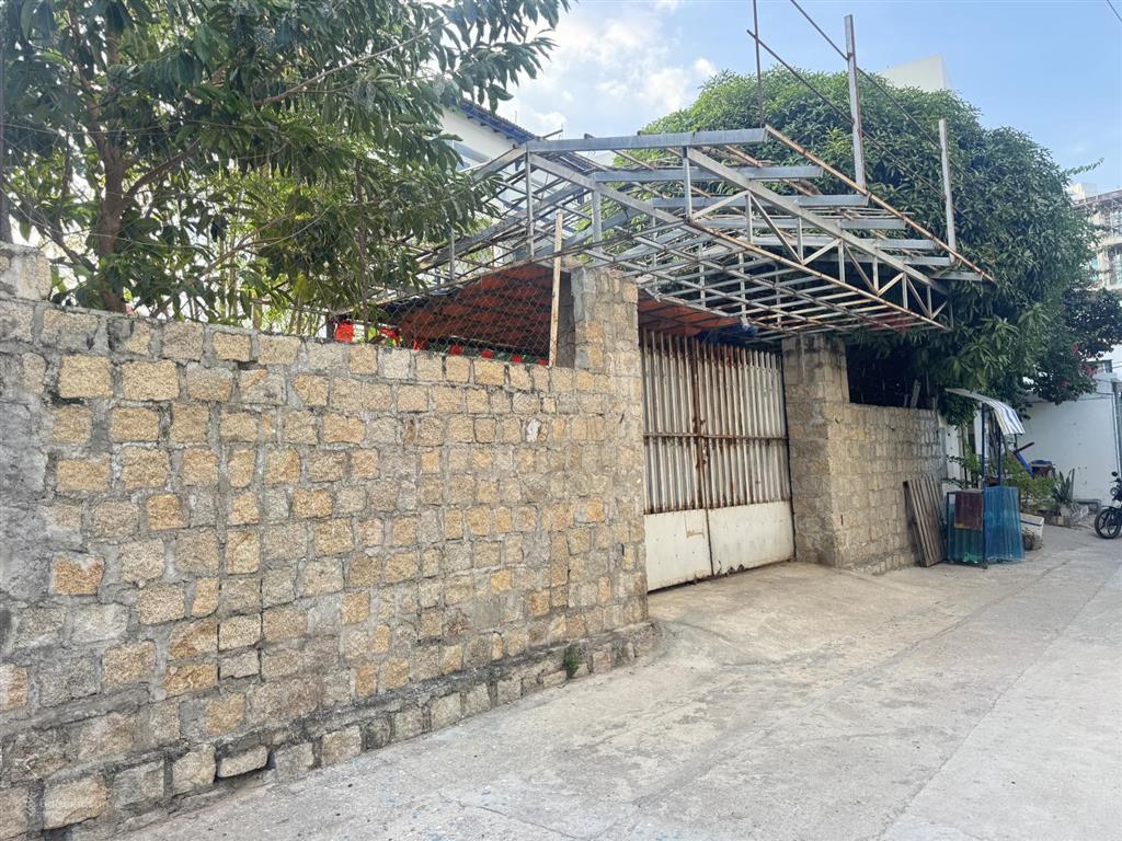 Đất mặt tiền ngang 12.8m sau phạm văn đồng cách biển chỉ 70m  vĩnh hòa  bắc nha trang.