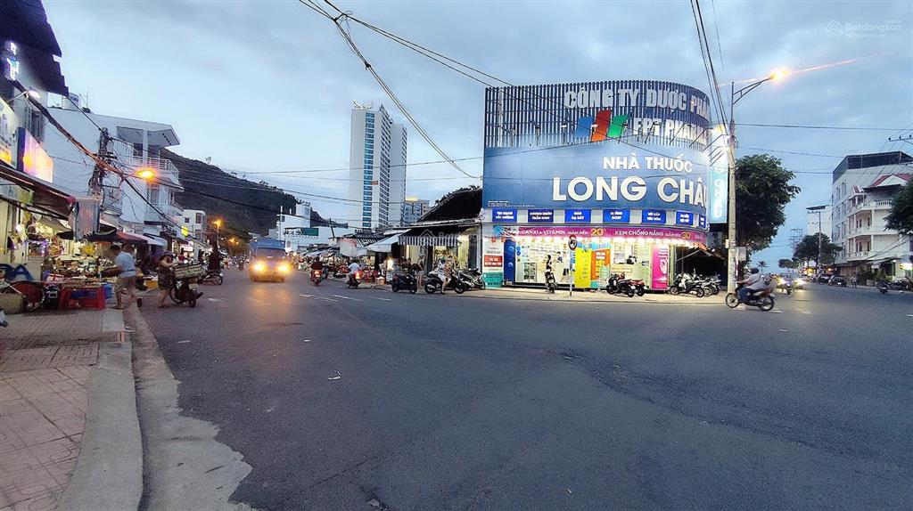Lô góc 3 mặt tiền kinh doanh sầm uất dương hiến quyền khu ba làng  vĩnh hòa  bắc nha trang.
