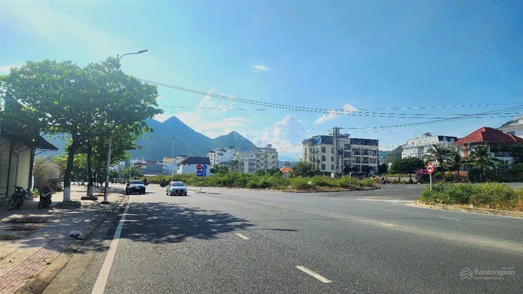 Giá chỉ 69 triệu/m2 đất biệt thự mặt tiền phạm văn đồng  vĩnh hòa  bắc nha trang.