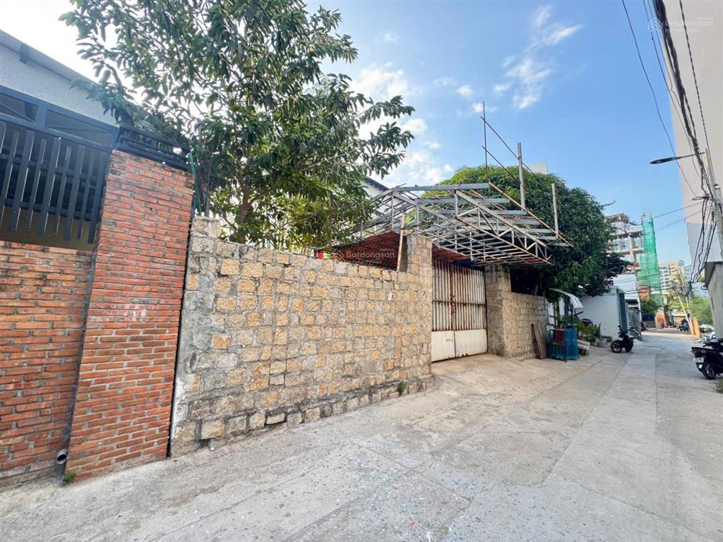 Đất mặt tiền ngang 12.8m sau phạm văn đồng cách biển chỉ 70m  vĩnh hoà  bắc nha trang.