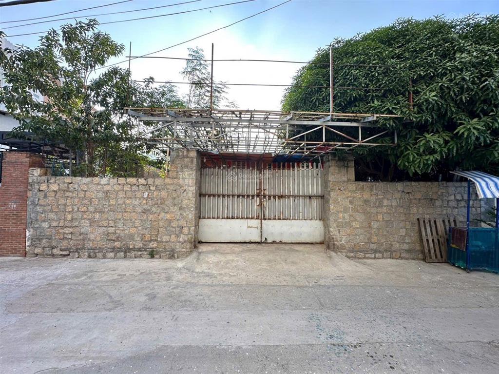 Đất mặt tiền ngang 12.8m sau phạm văn đồng cách biển chỉ 70m  vĩnh hoà  bắc nha trang.