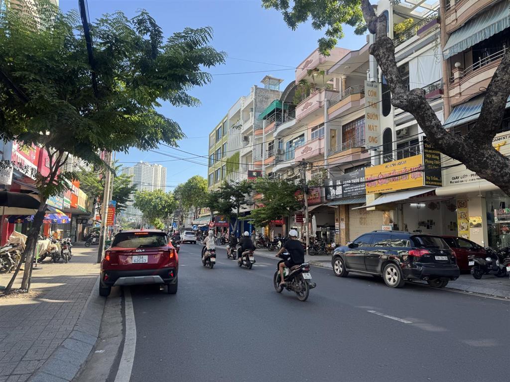 Góc 2 mặt tiền ngô gia tự và bạch đằng mặt tiền ngang 8,6m trung tâm thành phố nha trang