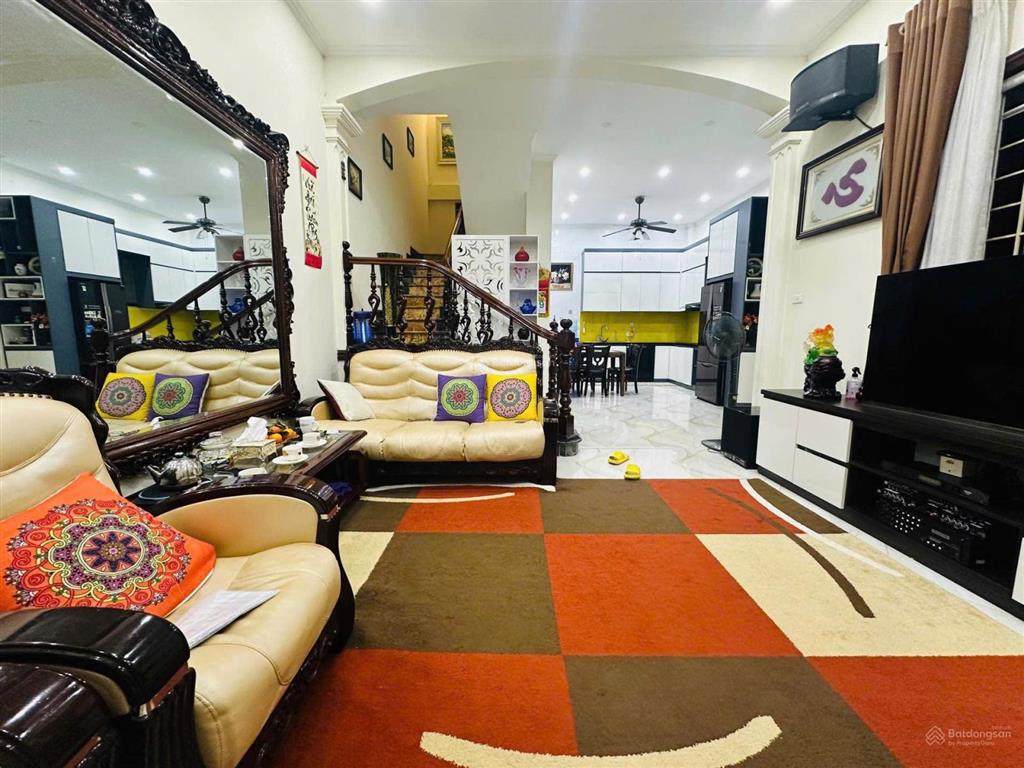 Nhật chiêu  tây hồ  5 tầng thang máy  oto vào nhà  mt gần 8m  view vườn hoa