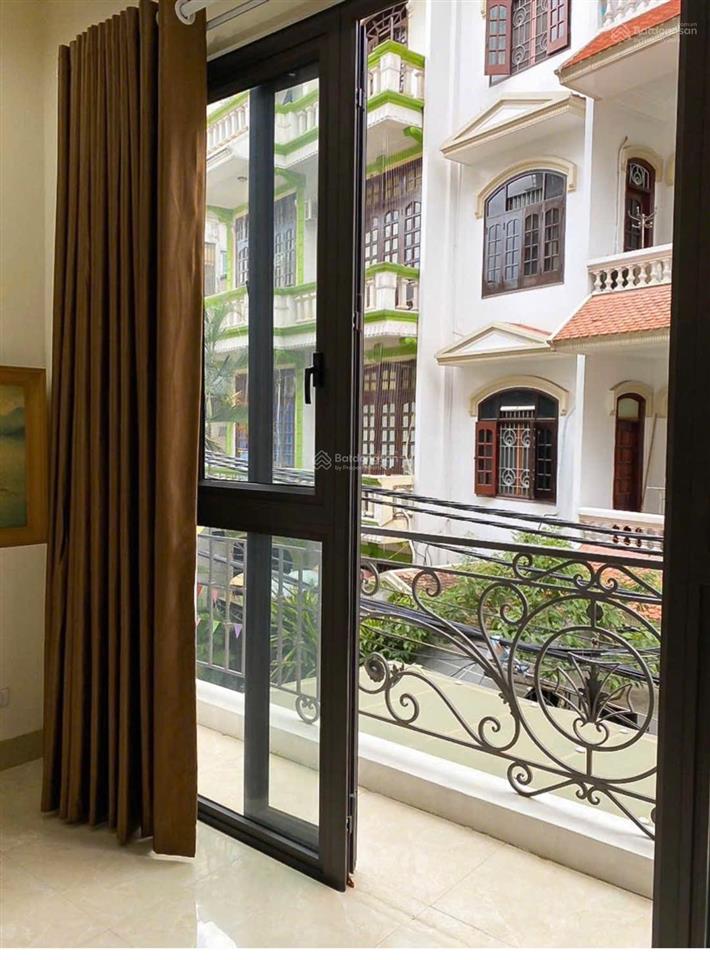 Nhà phân lô   oto đỗ cửa  gần siêu thị  lạc long quân  nghĩa đô  hoàng quốc việt