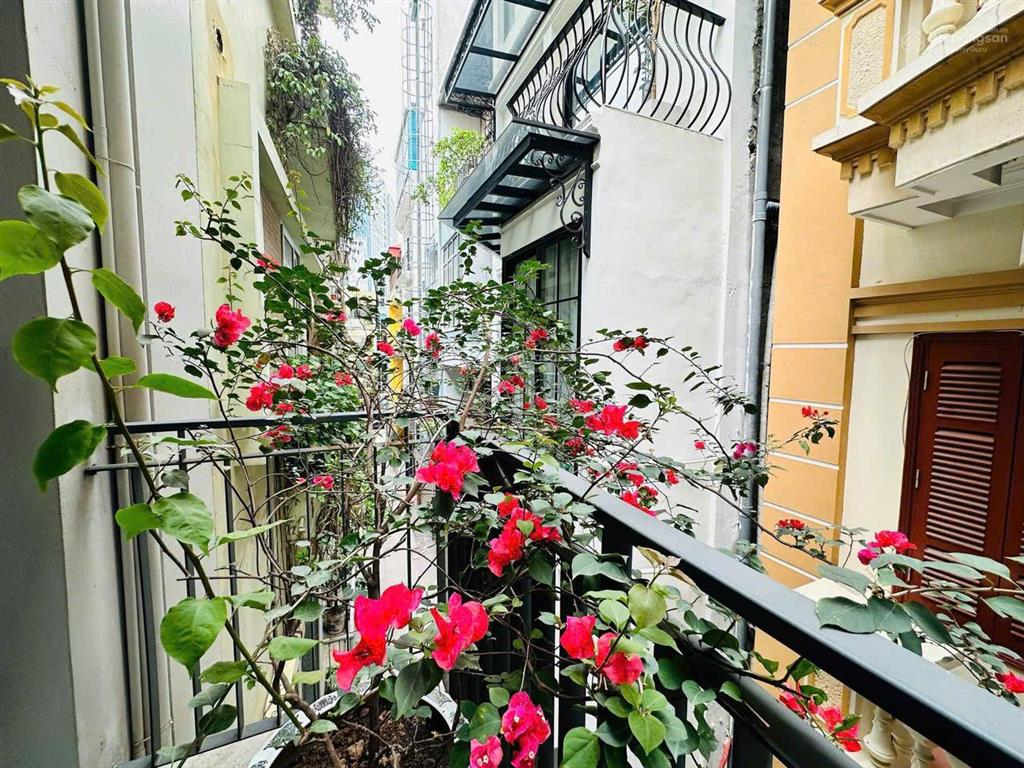 Hiếm nhà phố lạc long quân lô góc  xe 16 đỗ cửa quay đầu