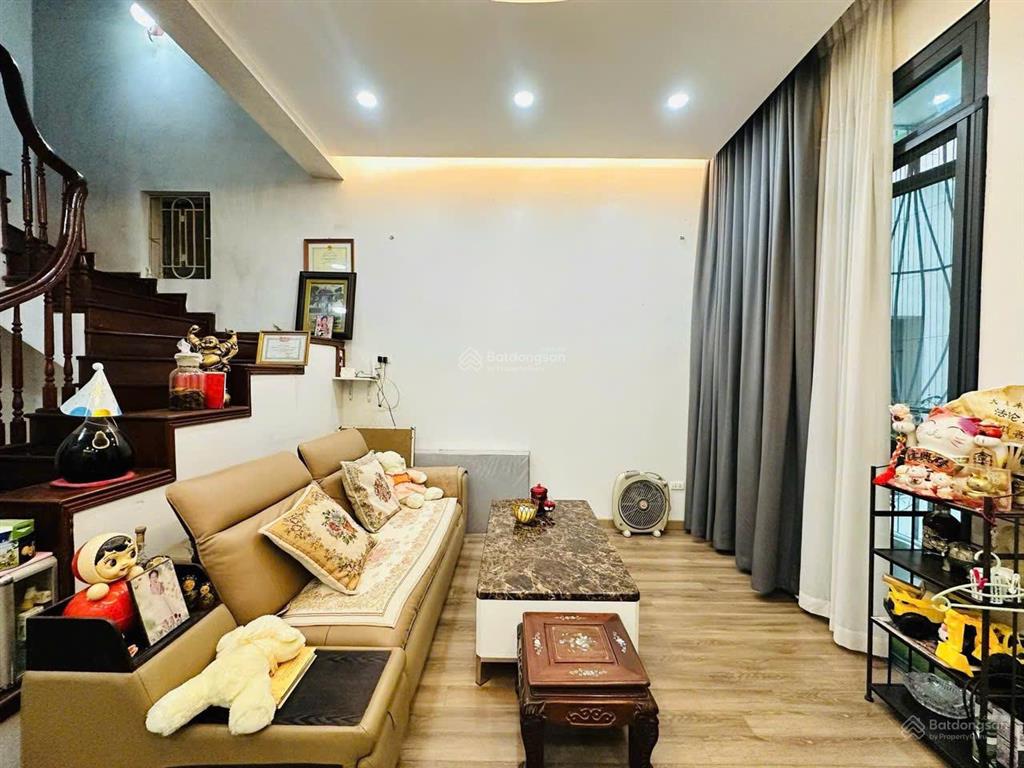 Hiếm nhà phố lạc long quân lô góc  xe 16 đỗ cửa quay đầu