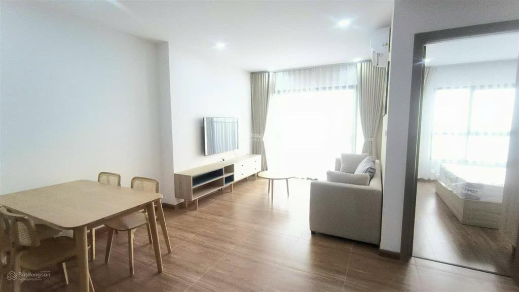Bán căn hộ chung cư samsora premier 70 m2 2 ngủ 2 vs full đồ sẵn sổ 4.9 tỷ ban công đông nam