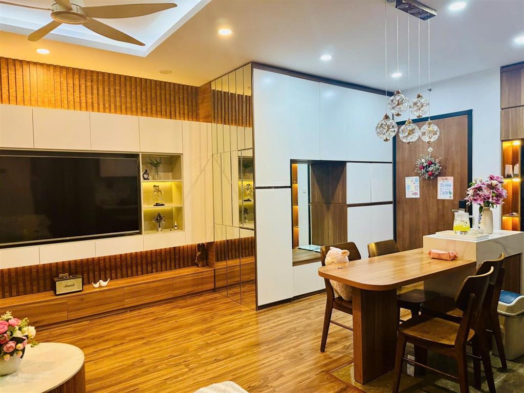 Anh tôi cần bán căn hộ the light cạnh micpec tố hữu 131 m2 3 ngủ full đồ căn góc giá 9.8 tỷ sẵn sổ