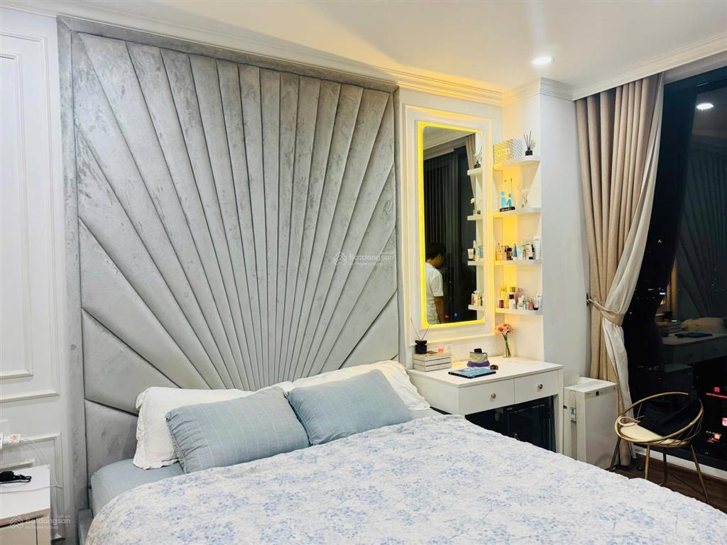 Anh tôi cần bán căn hộ the light cạnh micpec tố hữu 131 m2 3 ngủ full đồ căn góc giá 9.8 tỷ sẵn sổ