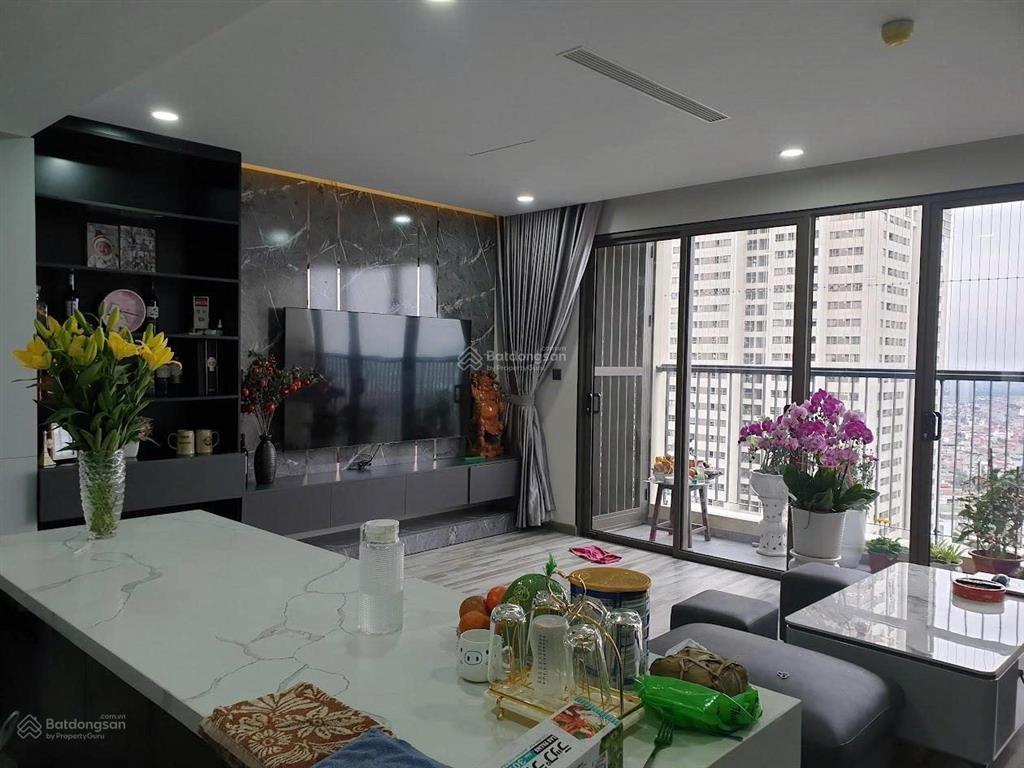 Cần bán căn hộ the light tố hữu đối diện mipec 131 m2 3 ngủ 2 vs full đồ giá 9.5 tỷ bc đông nam