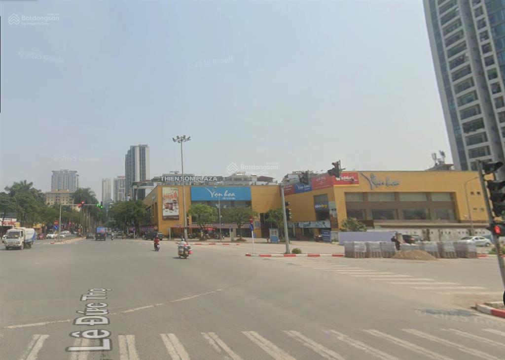 Bán đất mặt phố đắt nhất khu mỹ đình, 1550m2 mặt tiền 60m, giá chỉ ~300tr/m2, sổ đẹp  0972 917 ***