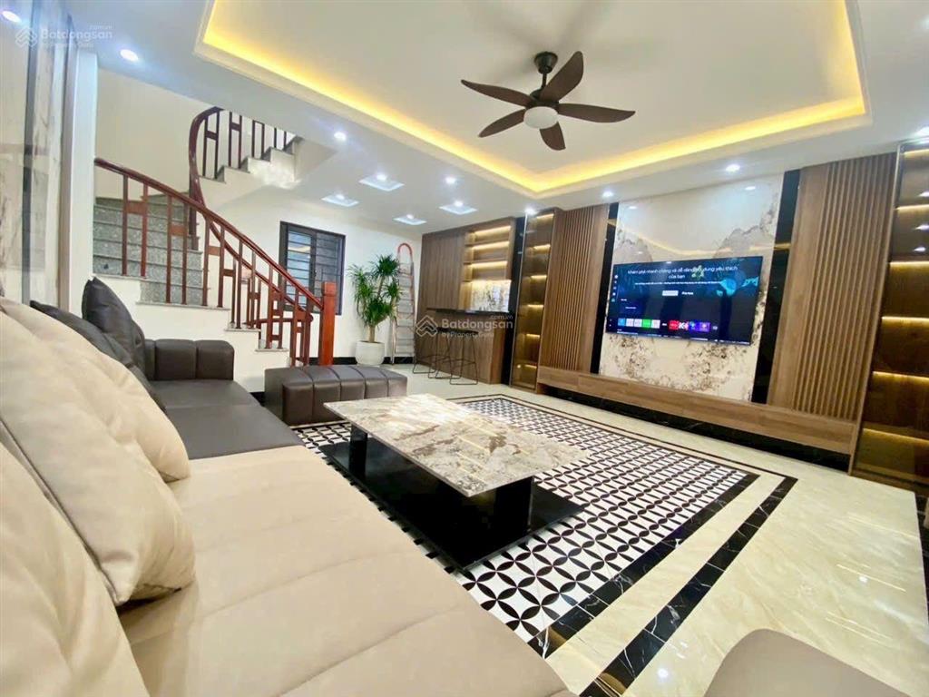 Chợ thạch bàn  nhà mới 6 tầng  ô tô đỗ cửa  full đồ mới